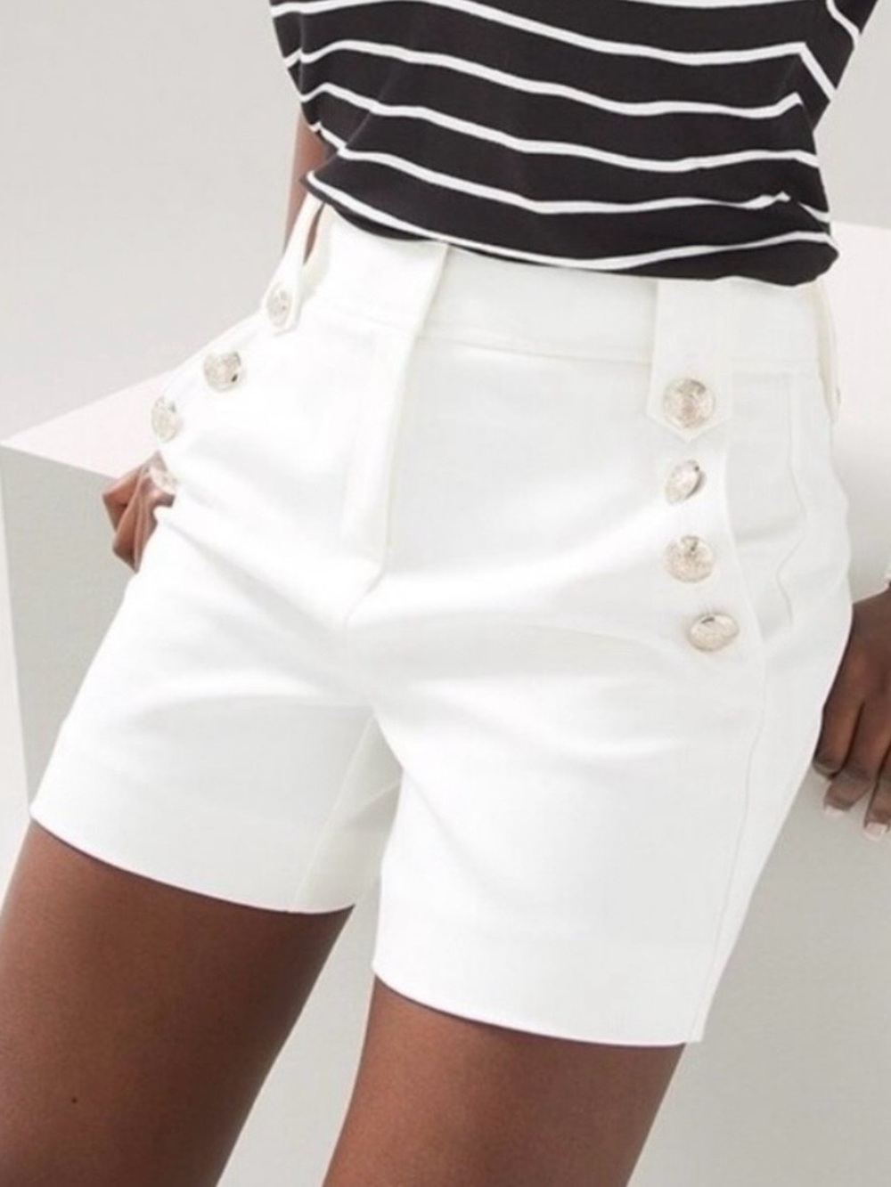 WHBM white curvy Mariner button shorts sz 14